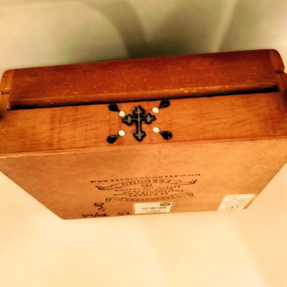 Suenos de Saundra Upcycled Collection, Perdomo Cigar Box Purse - Picture 12 of 15